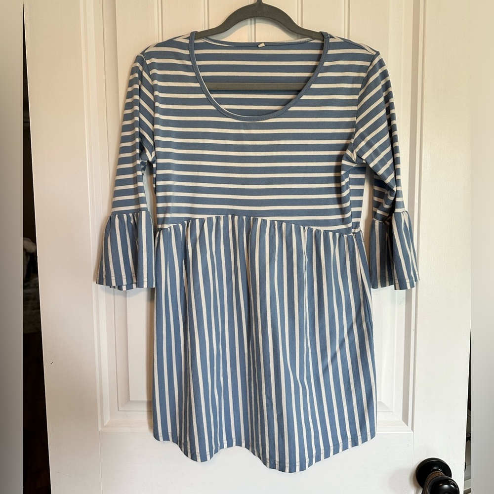 Women’s Medium Peplum Quarter Sleeve Top